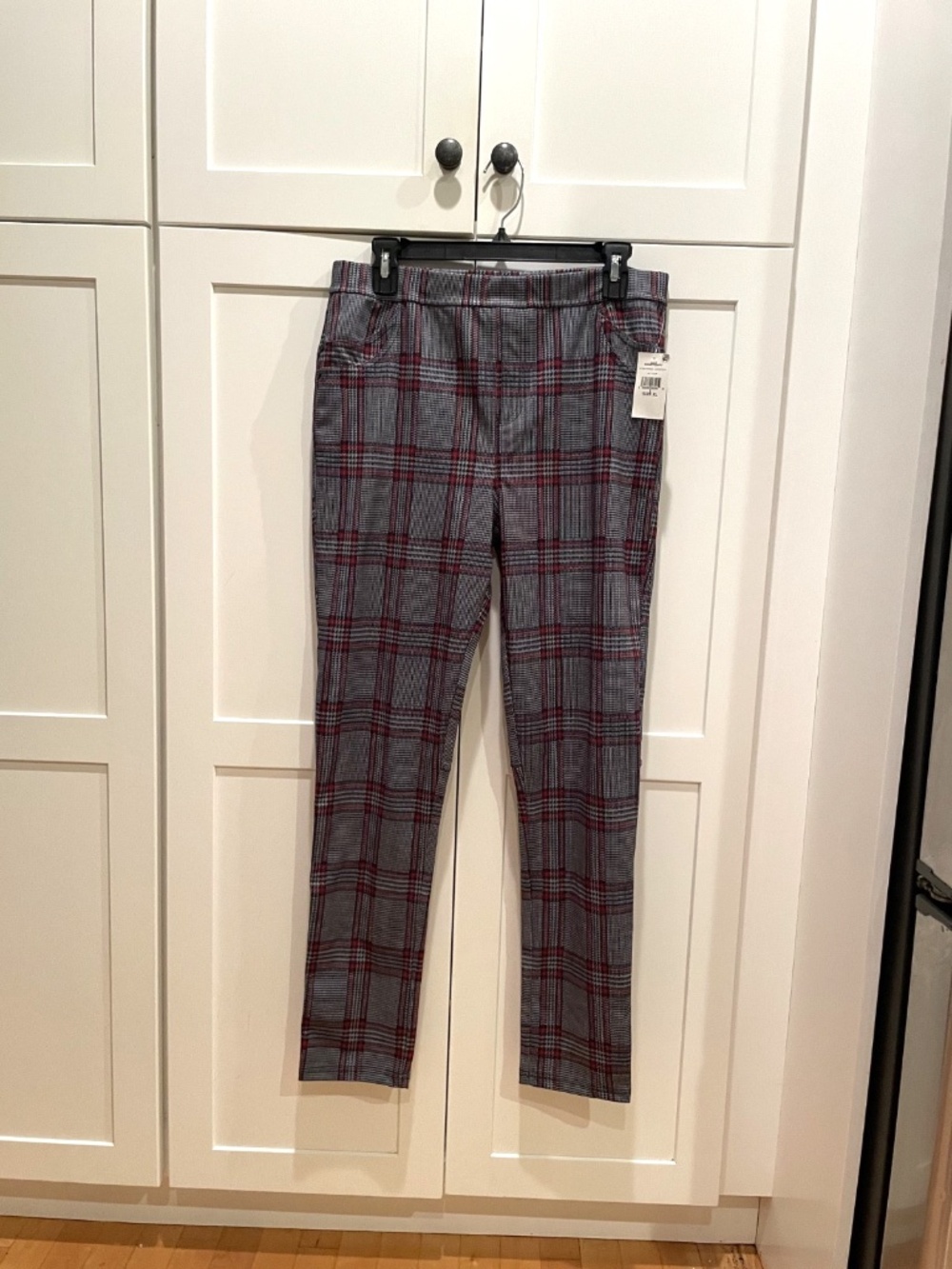 NWT Sanctuary Red and Gray Plaid Ponte Legging Straight Leg Pants - Picture 5 of 6